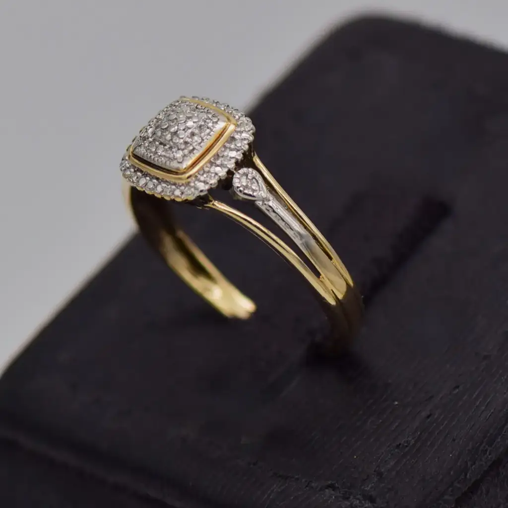 9ct Yellow Gold Cluster Ring - View 3