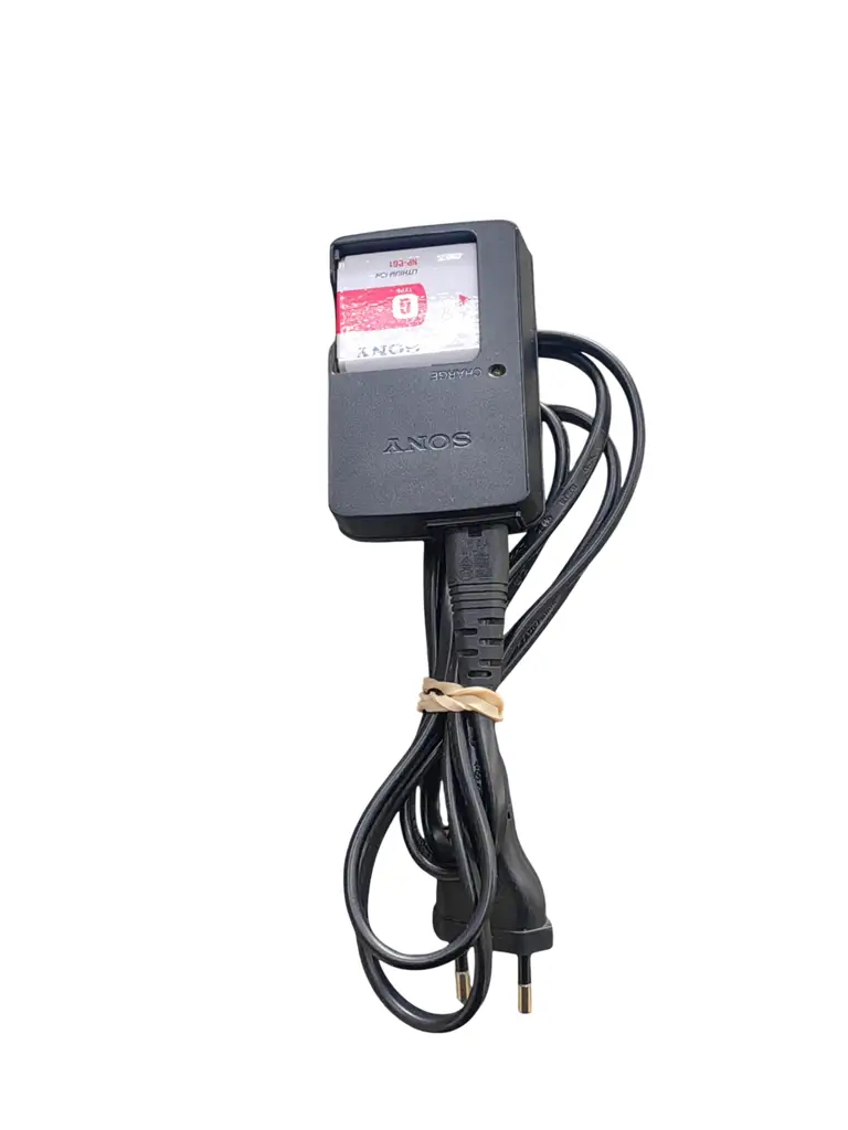 Sony Bc-Csgd With Battery - View 2