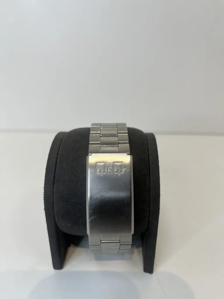 Q&Q Superior Stainless Steel Chain Men's Watch - View 3