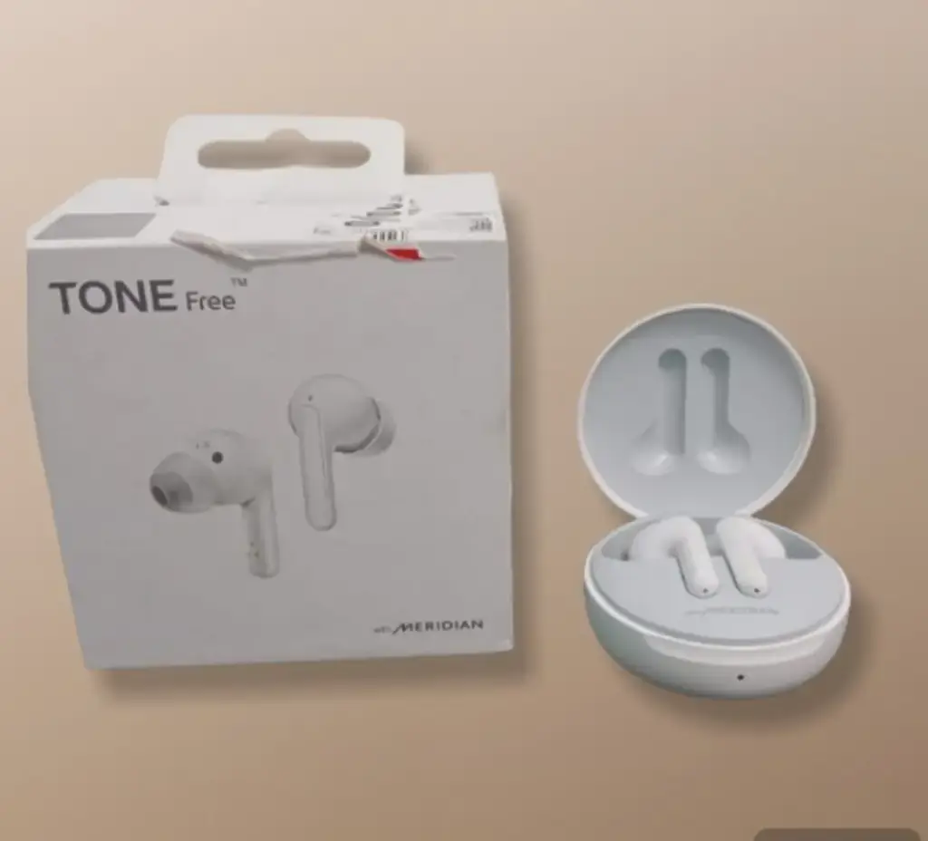 Lg Tone Free Fn6 Uv Nano Cleaning Bluetooth Wireless Earbud & Charging Case - View 2