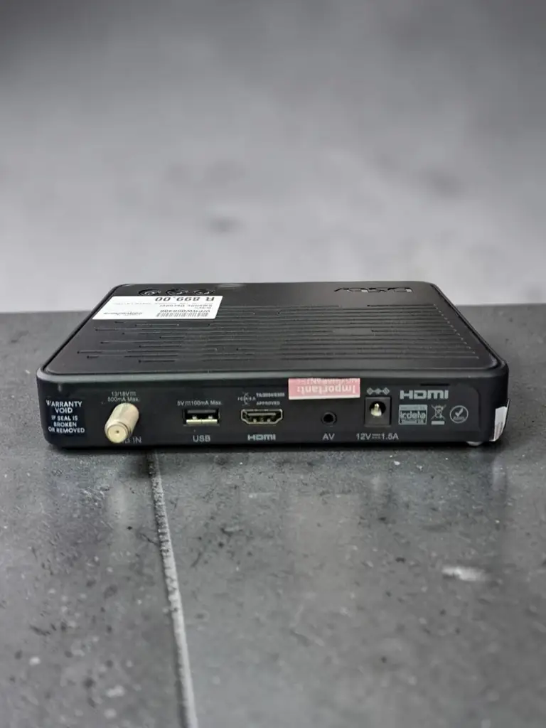 DStv HD 10S Decoder + Installation - View 2