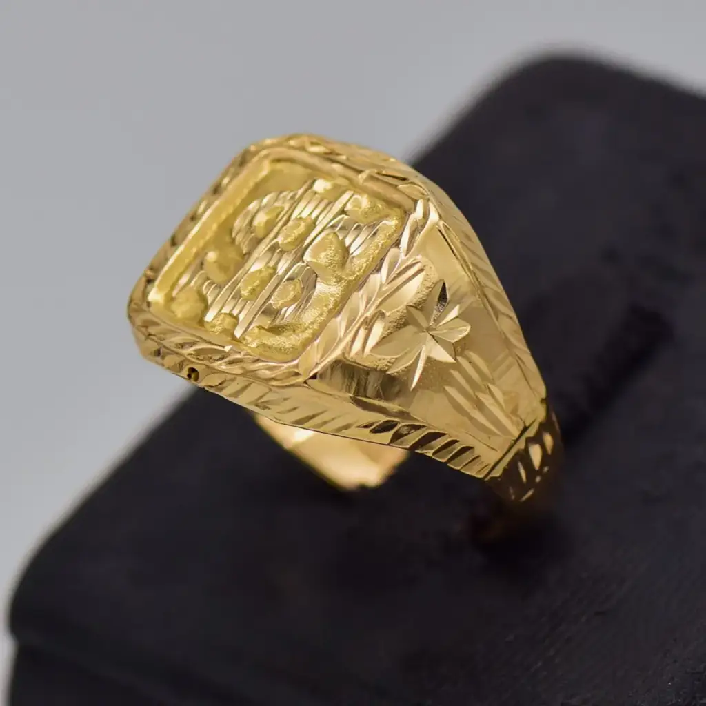 18ct Yellow Gold Men's Ring - View 3