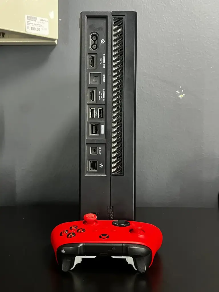 Xbox One 1540 Gaming Console - View 3
