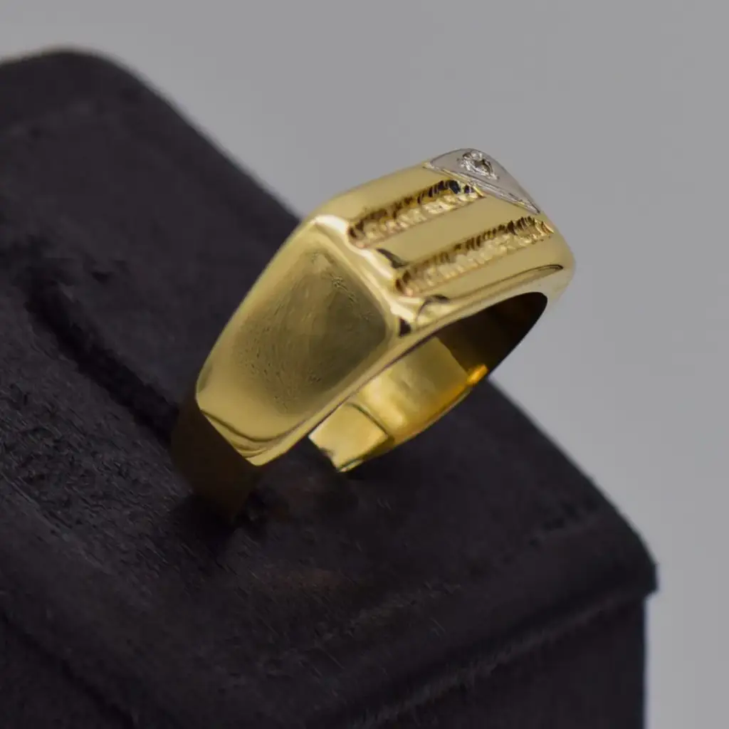 8ct Yellow Gold Men's Ring - View 2