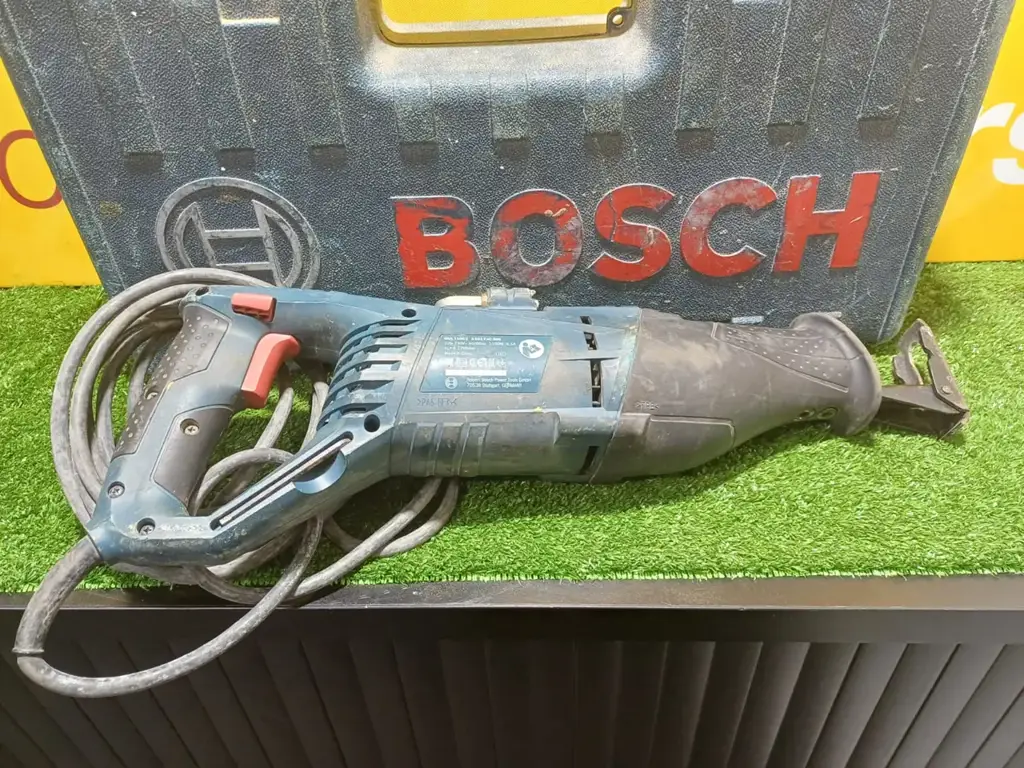 Bosch Professional Reciprocating Saw - View 3