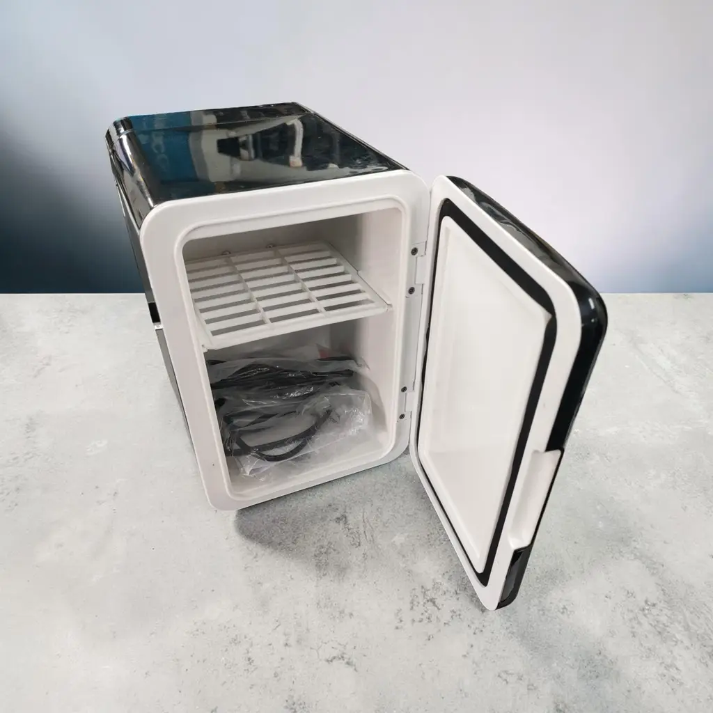Goldair Gmr-400B Mini Fridge - View 2