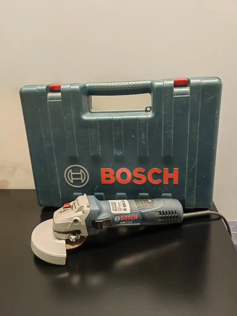 Bosch Gws7-155 Angle Grinder - View 2