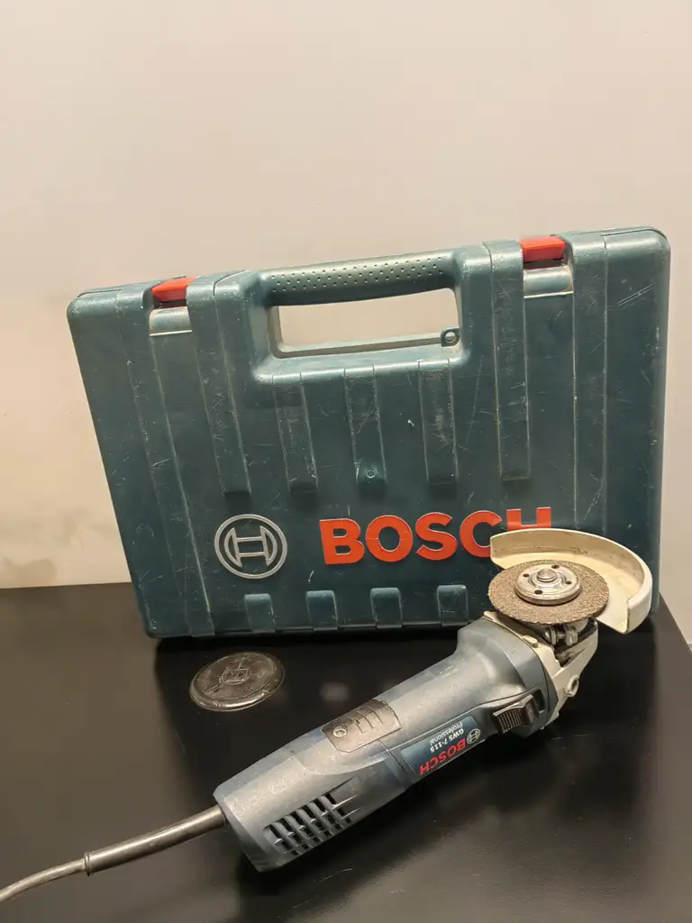 Bosch Gws7-155 Angle Grinder - View 4