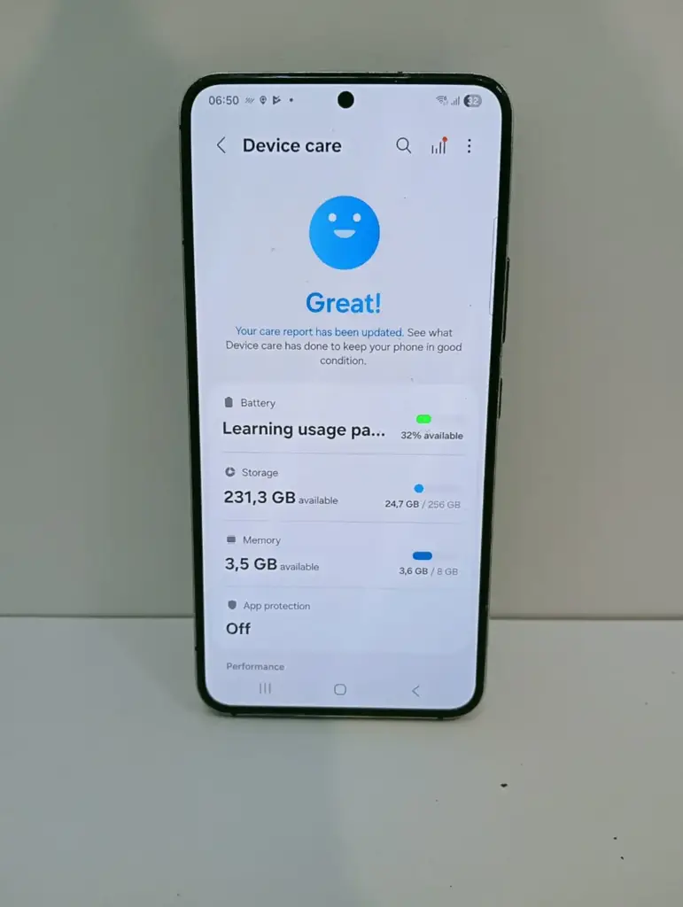 Samsung Galaxy S22 5G 256Gb (Dual Sim) Cellphone - View 2