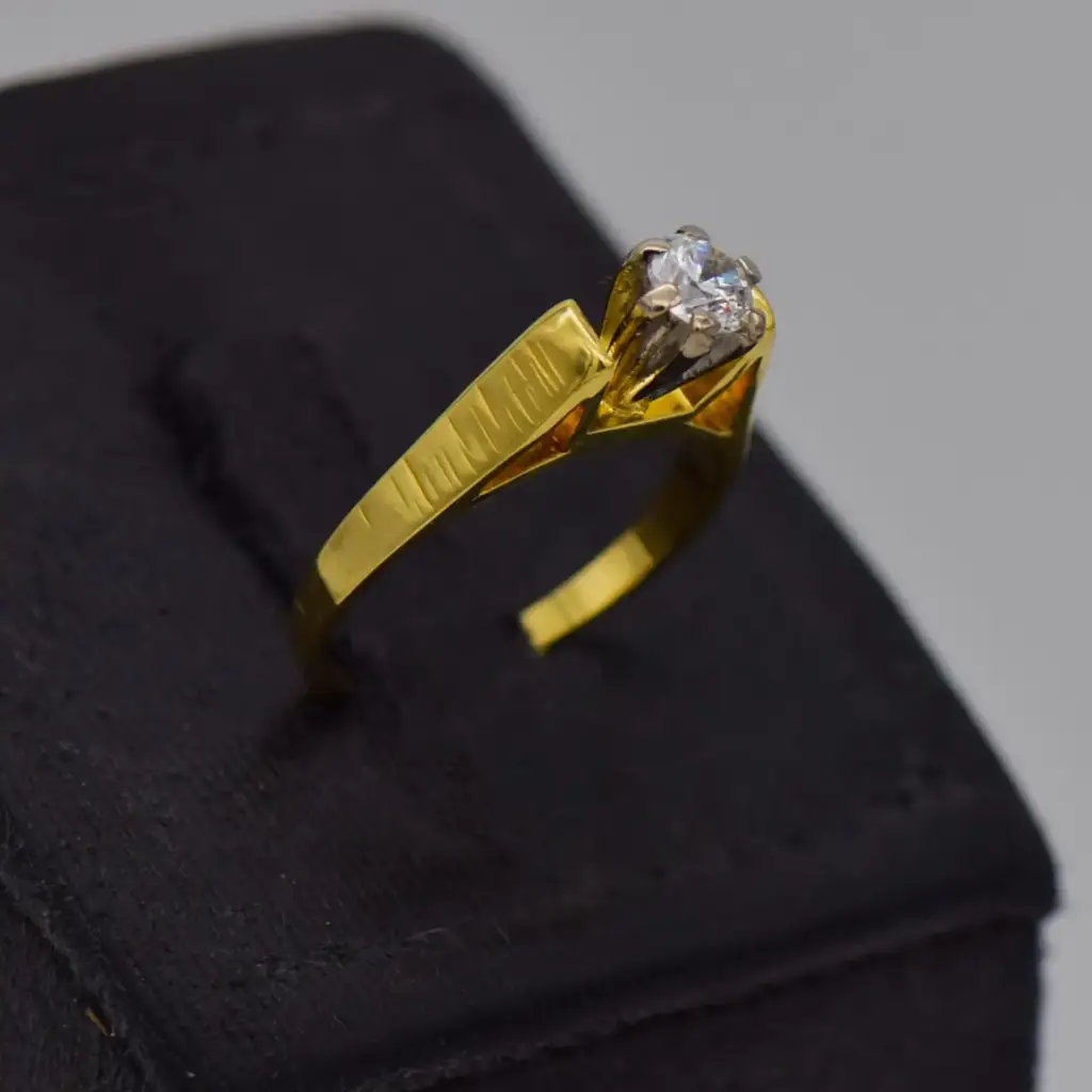 18ct Yellow Gold Engagement Ring - View 2