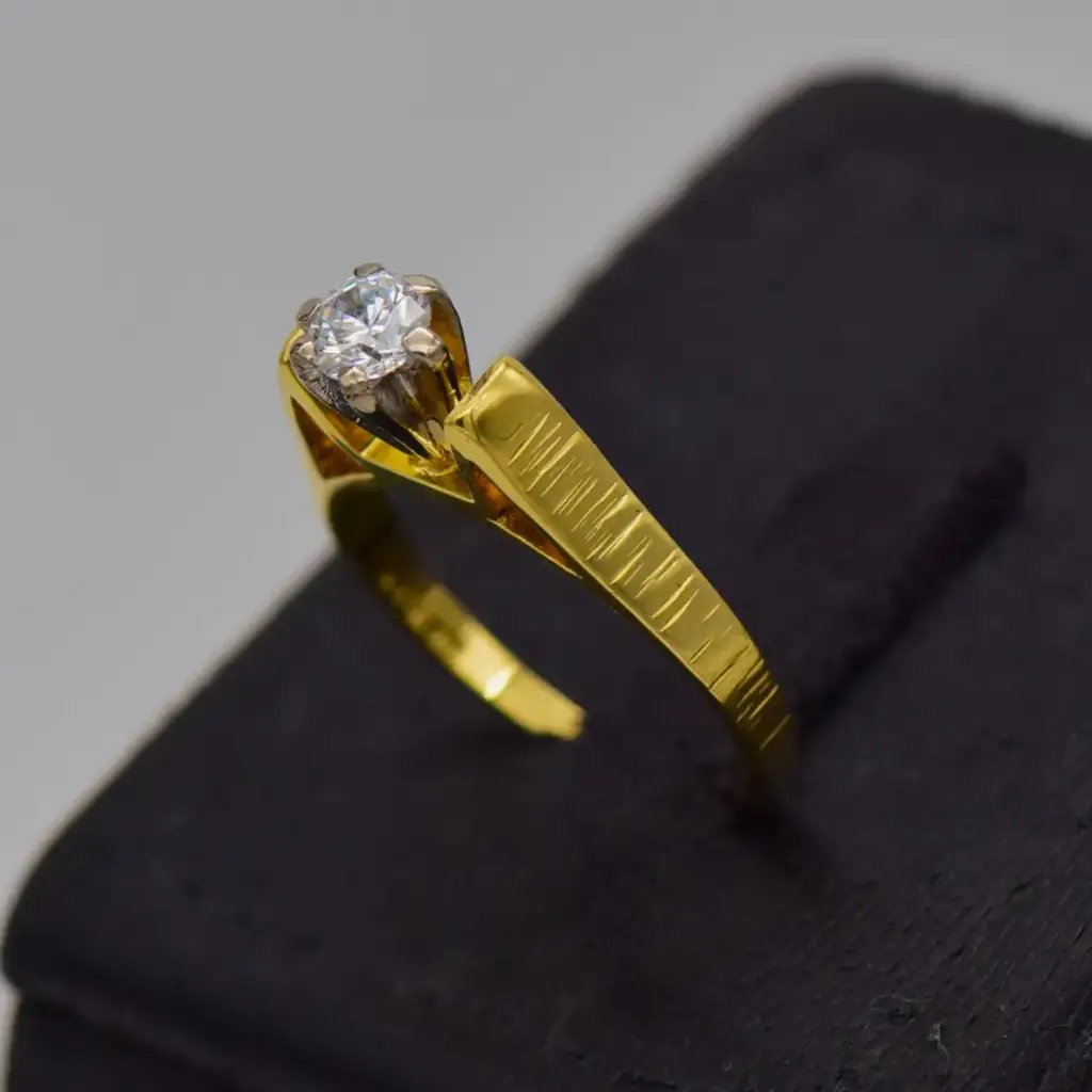 18ct Yellow Gold Engagement Ring - View 3