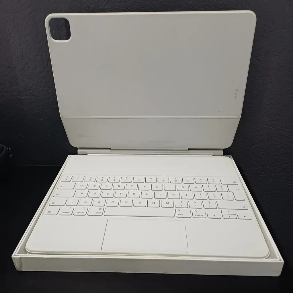 Apple Magic Keyboard For Ipad A2480