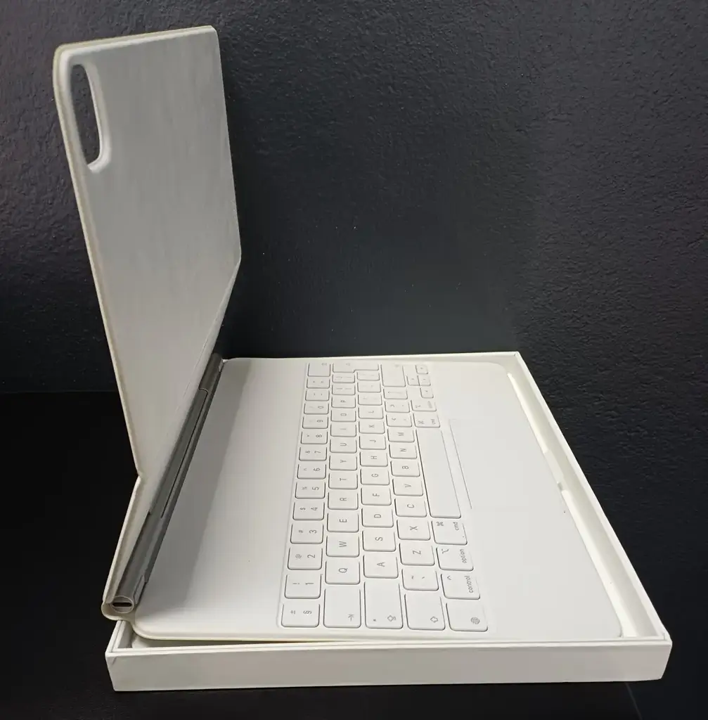 Apple Magic Keyboard For Ipad A2480 - View 2