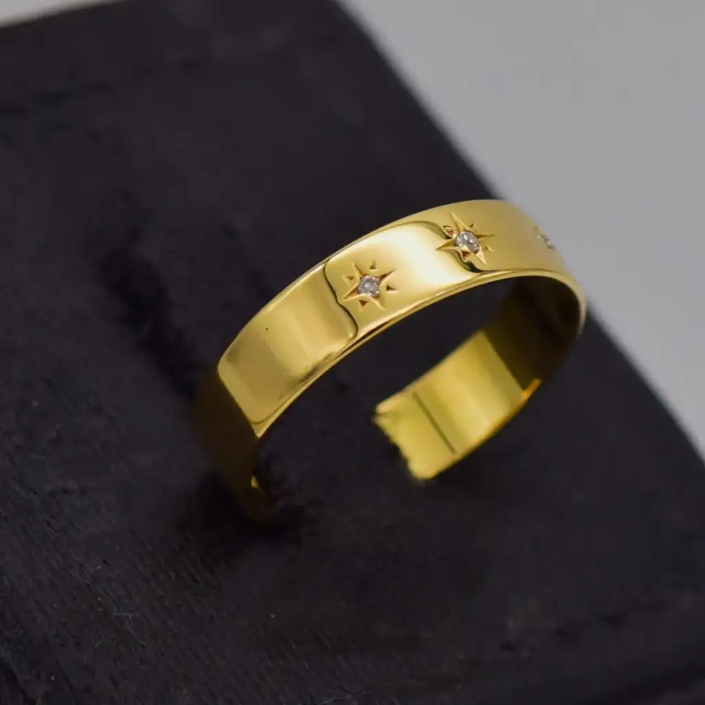 18ct Yellow Gold Wedding Band Patterned - View 2