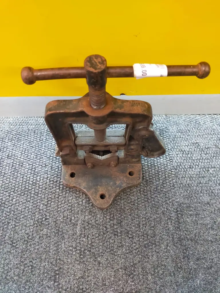 Rae Pipe Grip - View 4