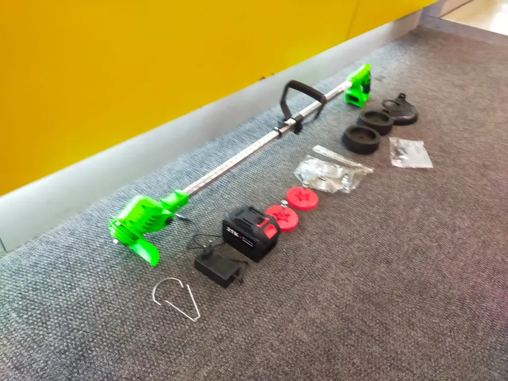Generic Lawn Trimmer 1880W - View 4