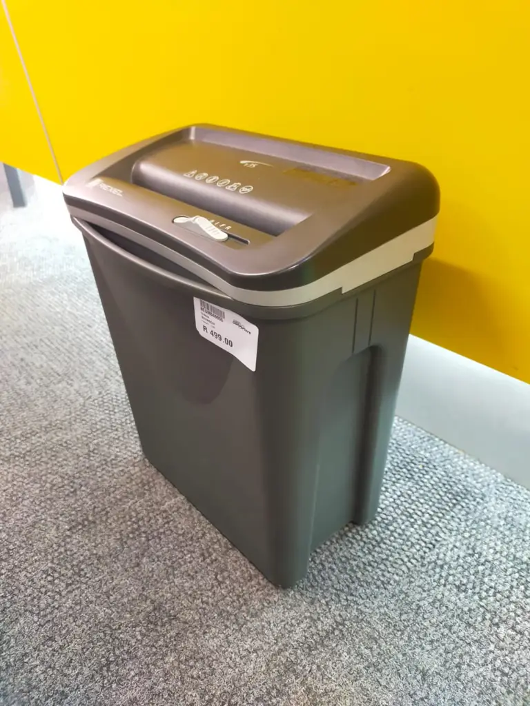 Rexel V35ws 2101843 Manual Cross Cut Shredder - View 2
