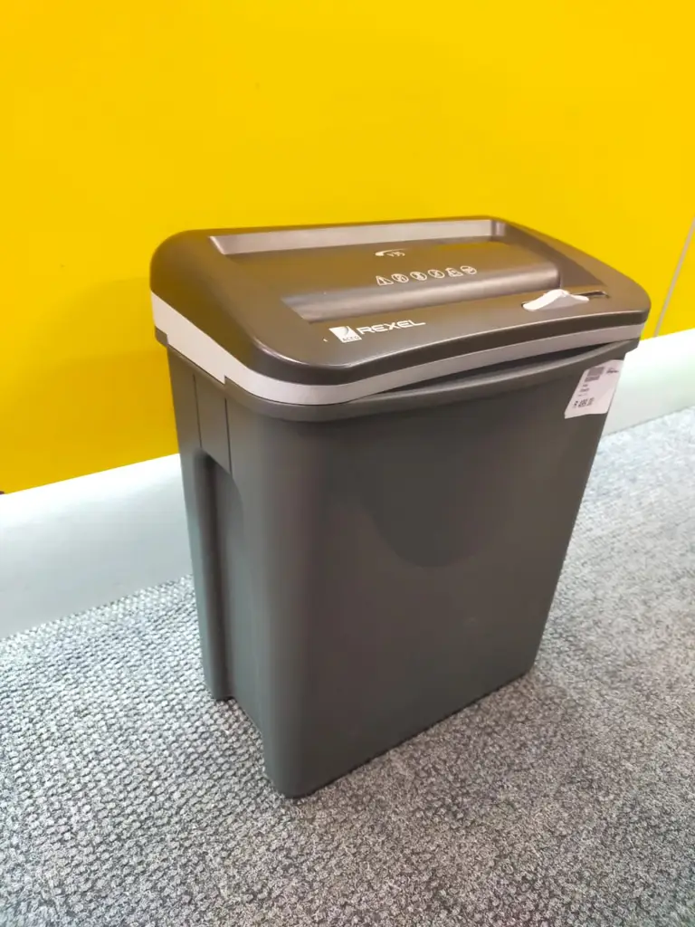 Rexel V35ws 2101843 Manual Cross Cut Shredder - View 3