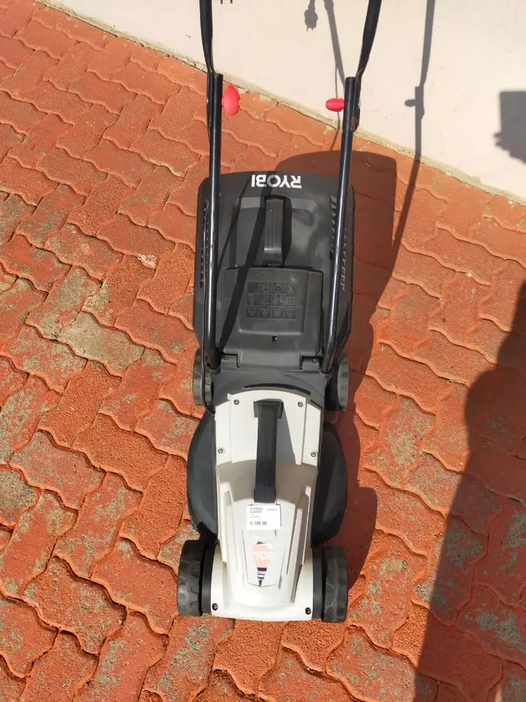 Ryobi 1200W Plastic Deck Electric Lawnmower - View 4