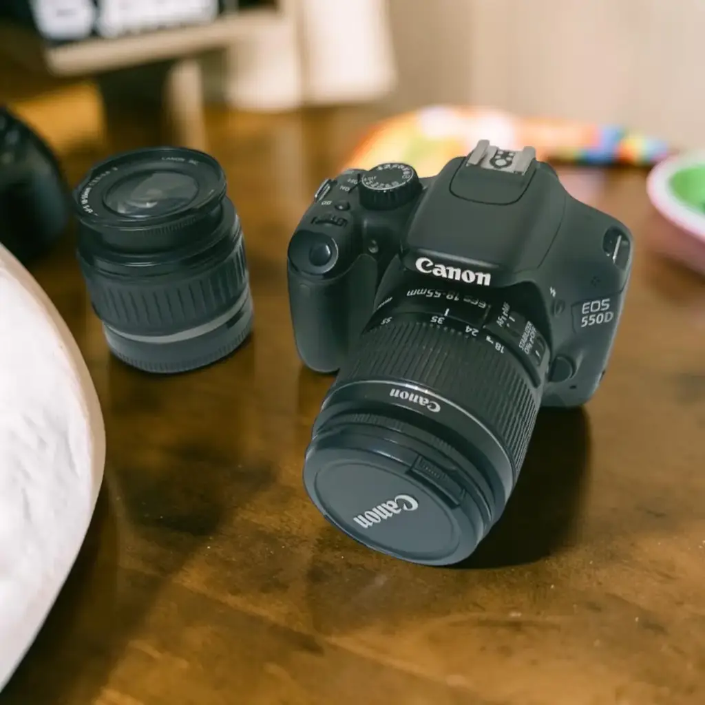 Canon Eos 550D 18.0-Megapixel Dslr Camera