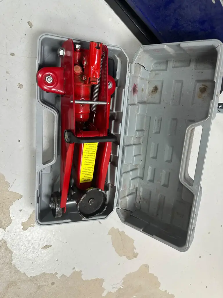 2 Ton Professional Hydraulic Floor Jack - View 2