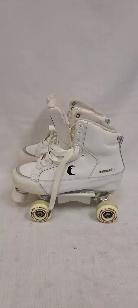 Chaya Ragnaroll Roller Skates - View 2