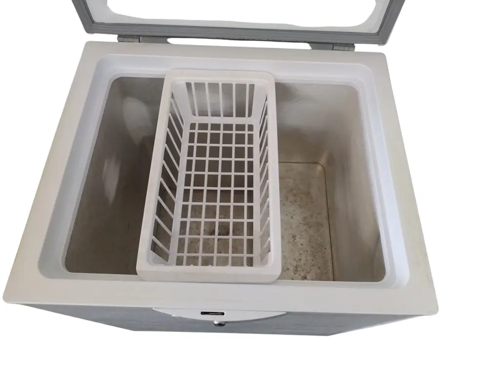 Defy Chest Freezer 195L - View 3