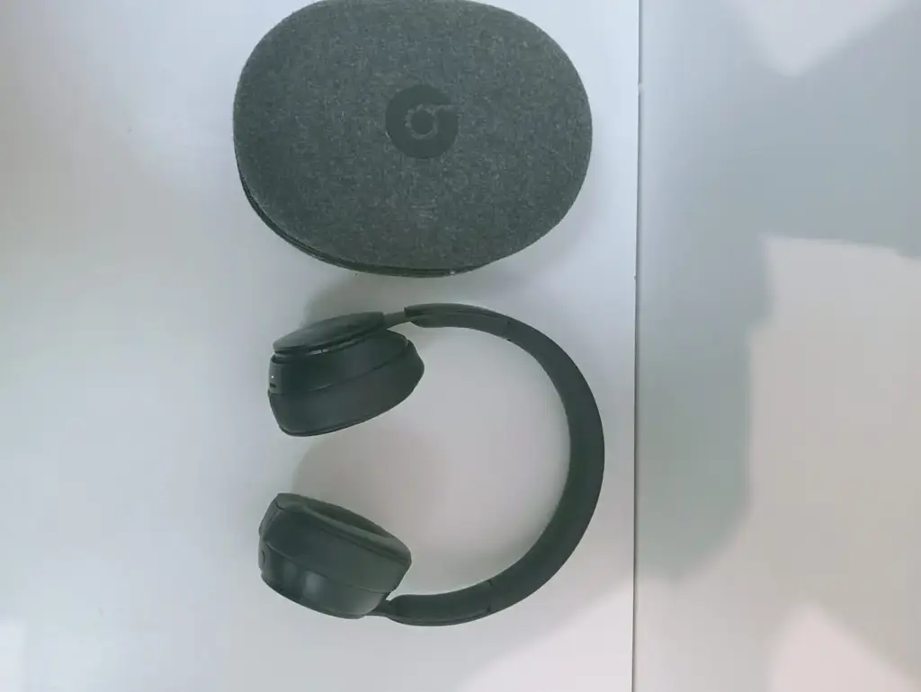 Beats Solo Pro Wireless Noise Cancelling Headphones - View 2