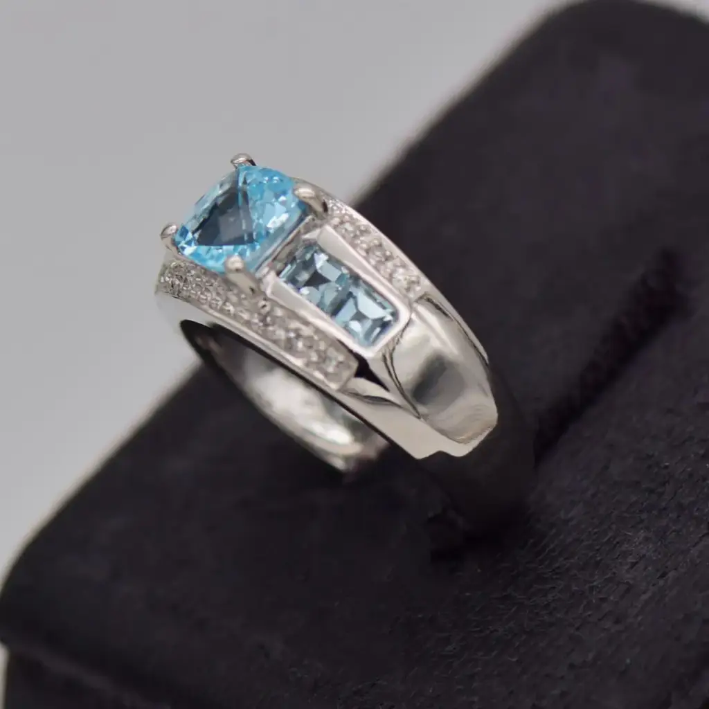 9ct White Gold Dress Ring - View 3