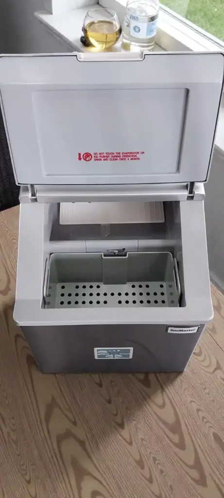 Snomater Ice Maker - View 3