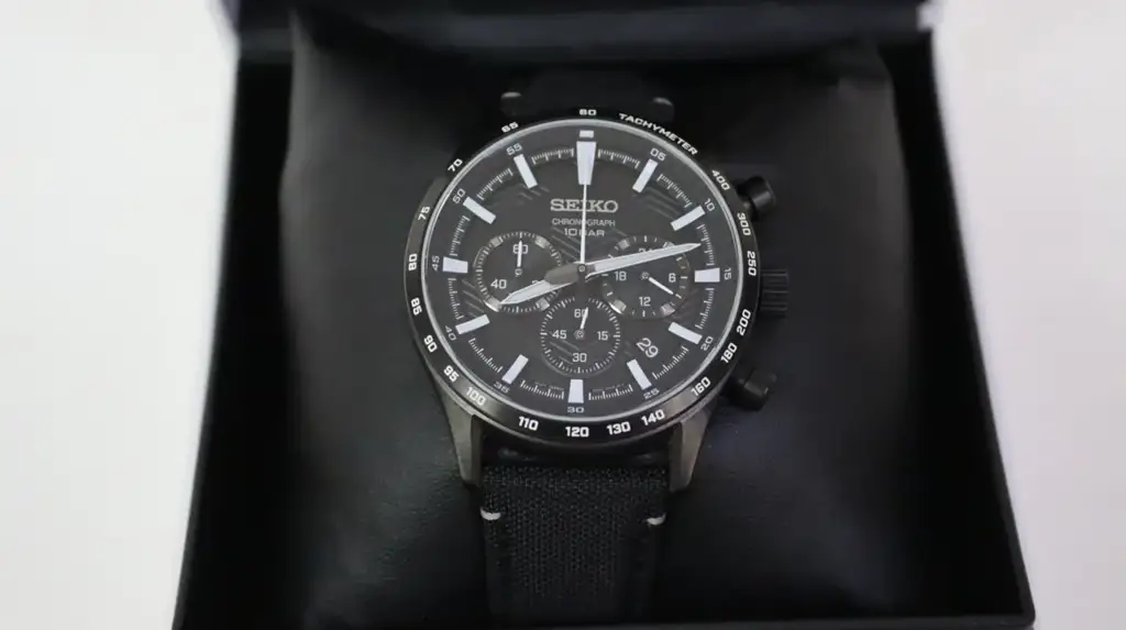 Seiko 8T63-00Y0 Watch - View 3