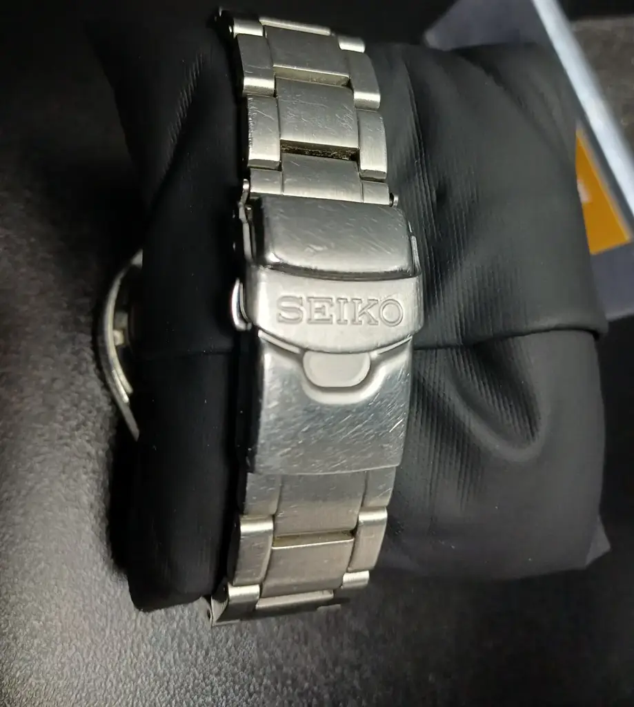 Seiko 4R36-10A0 Analogue Watch - View 3