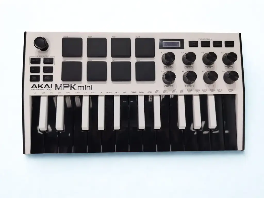 Akai Mpk Mini Keyboard - View 3