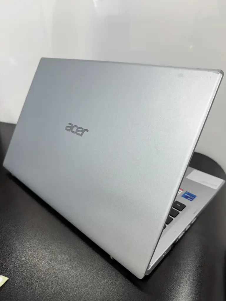 Acer Aspire 3 - View 2