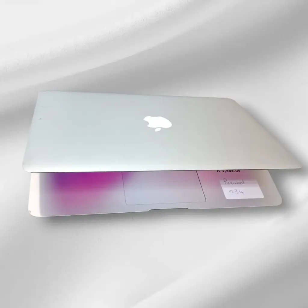 Apple Macbook Air A1466 Dual‑Core Intel Core I5 - View 3