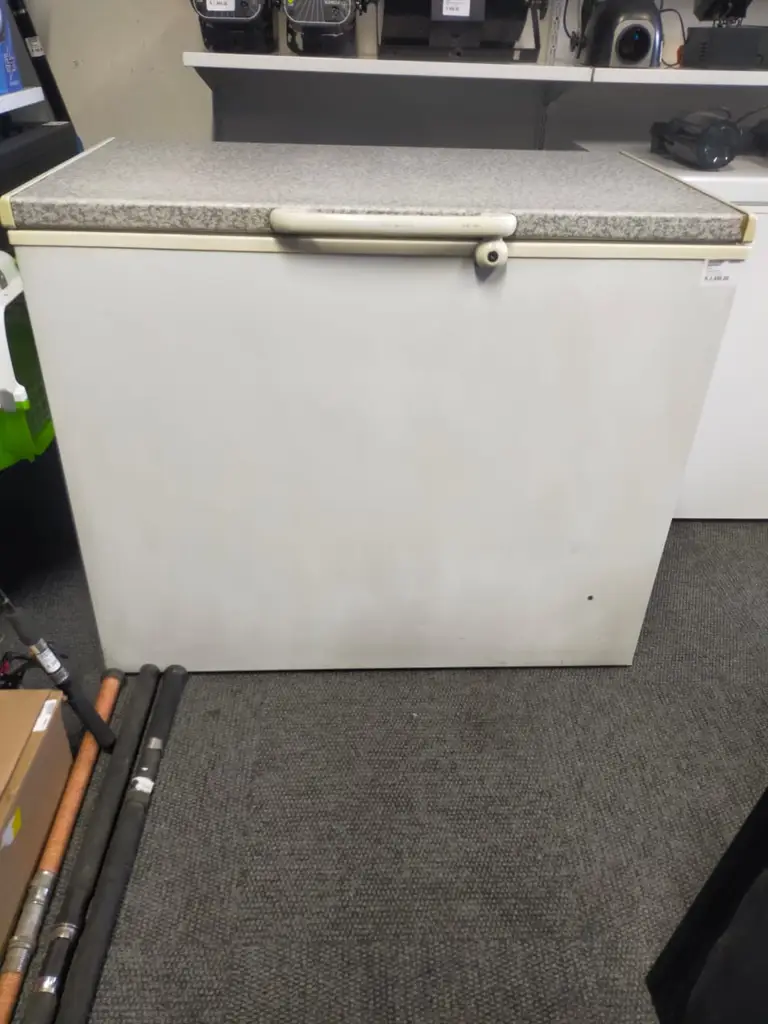 Defy 320L Freezer - View 2