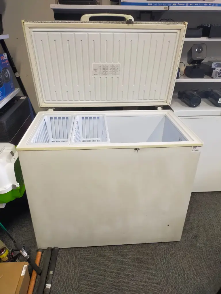 Defy 320L Freezer - View 3