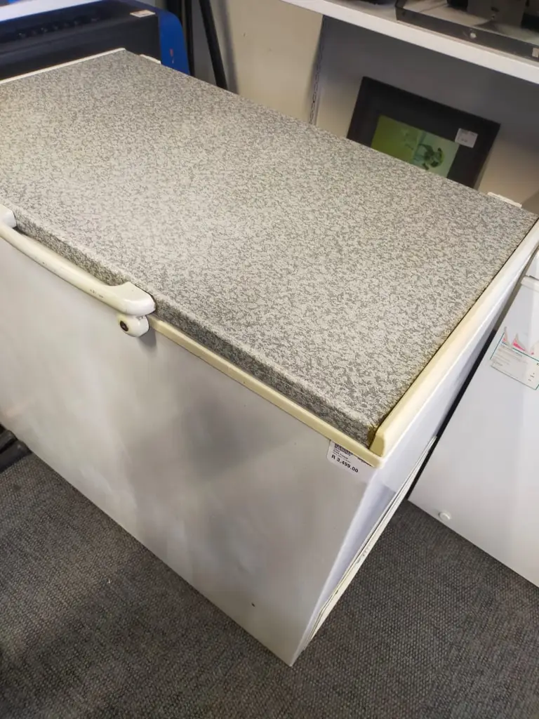 Defy 320L Freezer - View 5