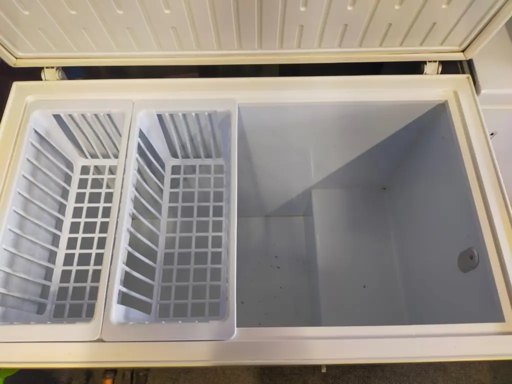 Defy 320L Freezer - View 6