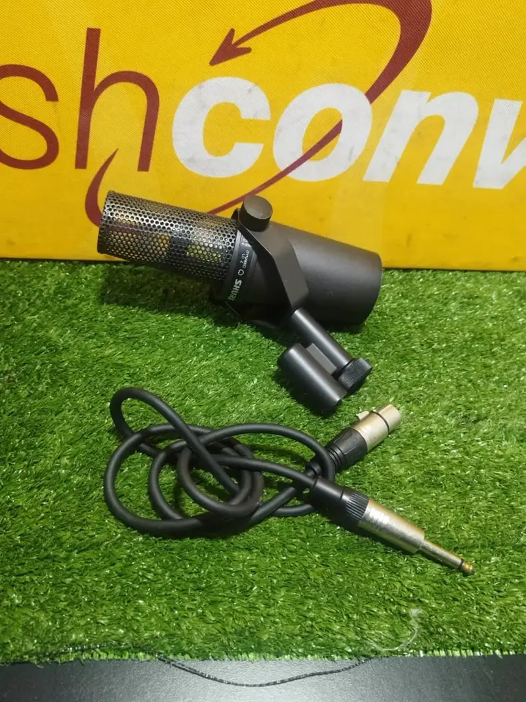 Shure Sm7b Dynamic Vocal Microphone Microphone - View 2