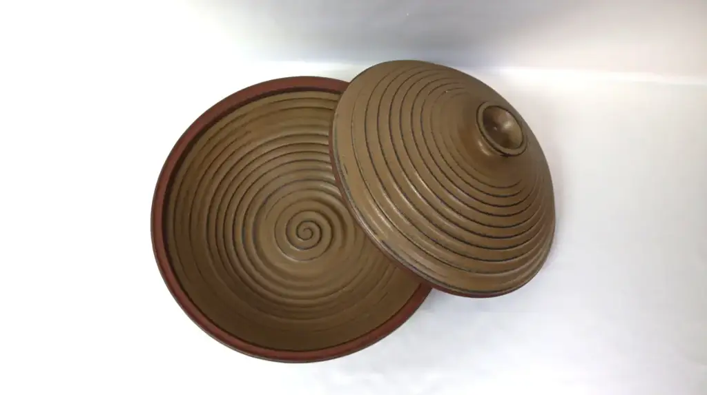 Unbranded Studio Pottery Ribbed Lidded Serving Casserole Dish - View 2