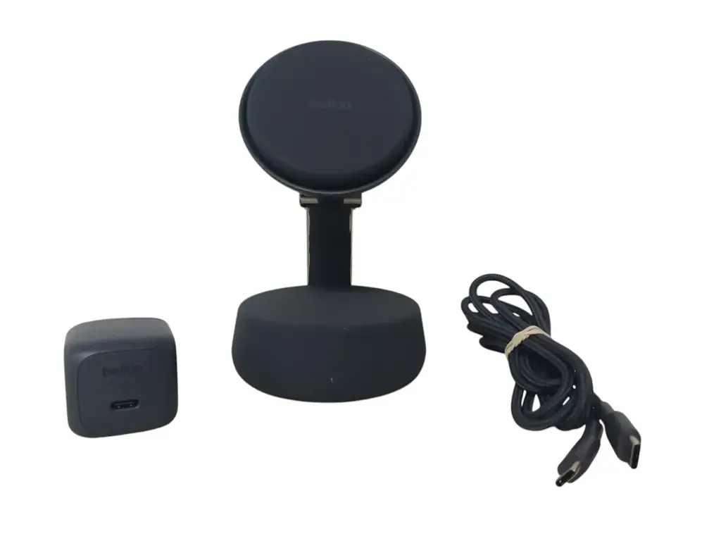 Belkin Ultracharge Pro 3-In-1 Magnetic Charging Dock - View 2