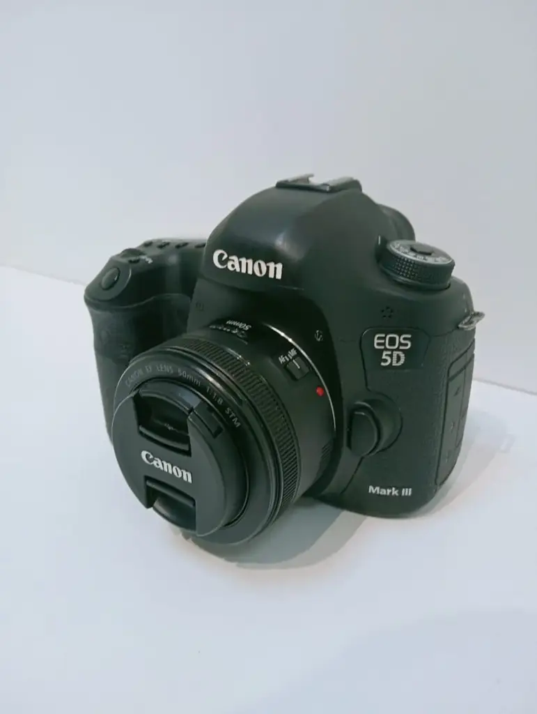 Eos 5D Mark Iii Plus Canon 50Mm Lens - View 2