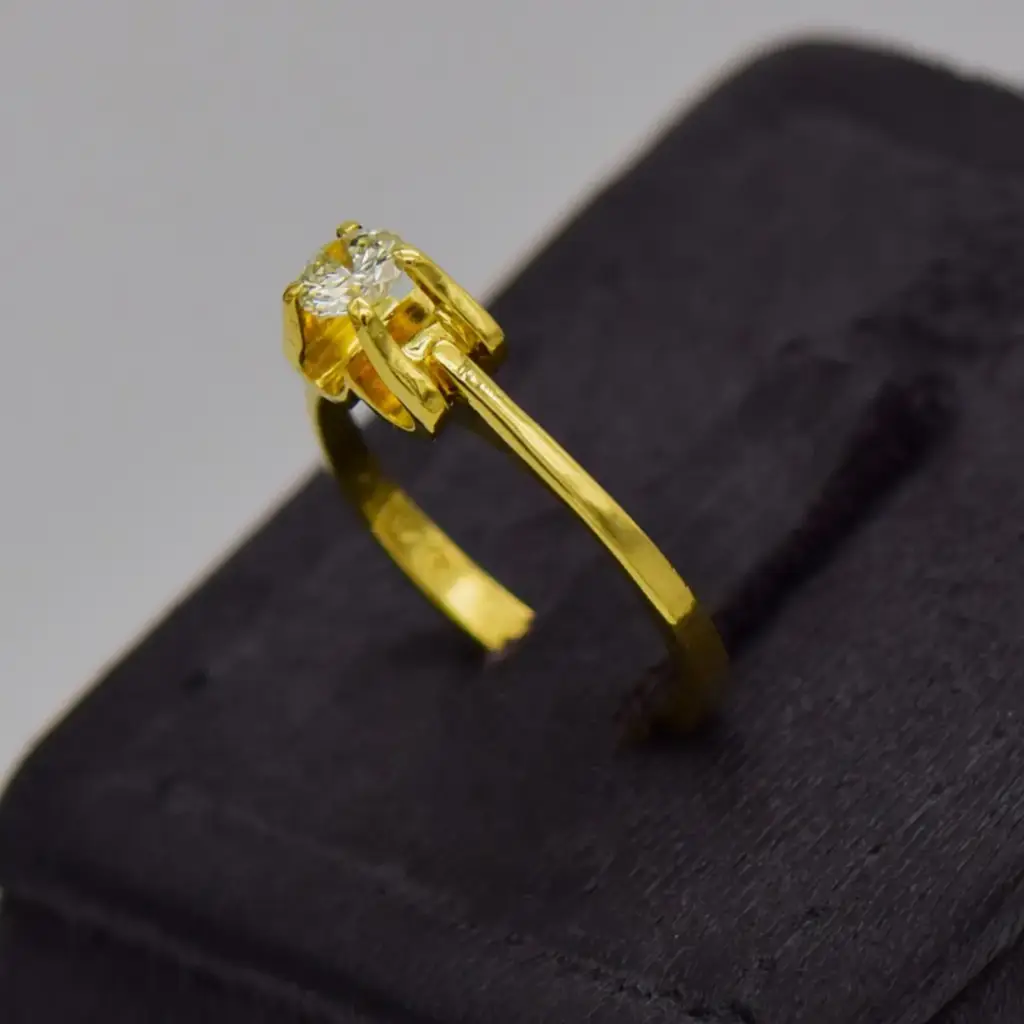 18ct Yellow Gold Solitaire Ring - View 3