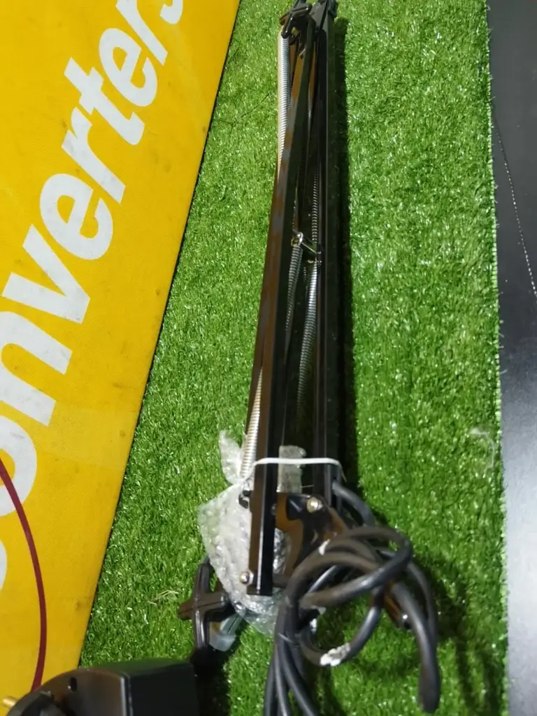 Magnifying Glass With Lamp - View 2