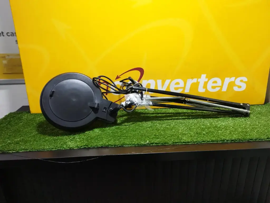 Magnifying Glass With Lamp - View 3
