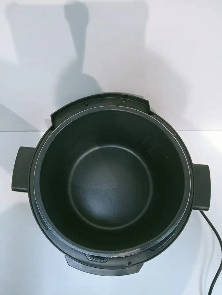 Midea My-Cs6037wp2 6L Pressure Cooker - View 2