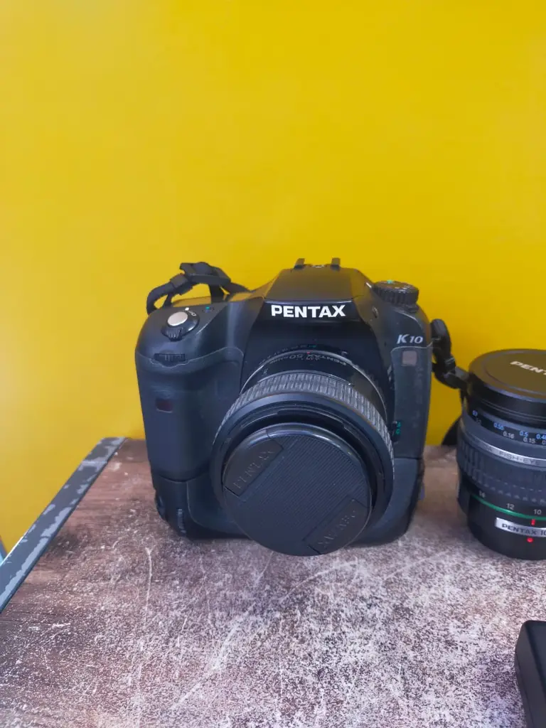 Pentax K10d Bundle Camera With 3 Lens And Flash Light - View 6