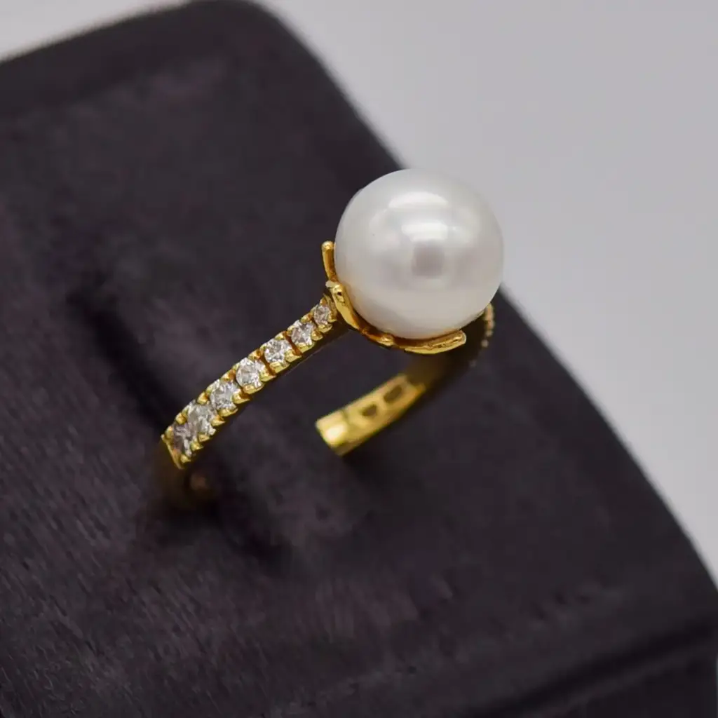 18ct Yellow Gold Pearl Ring - View 2