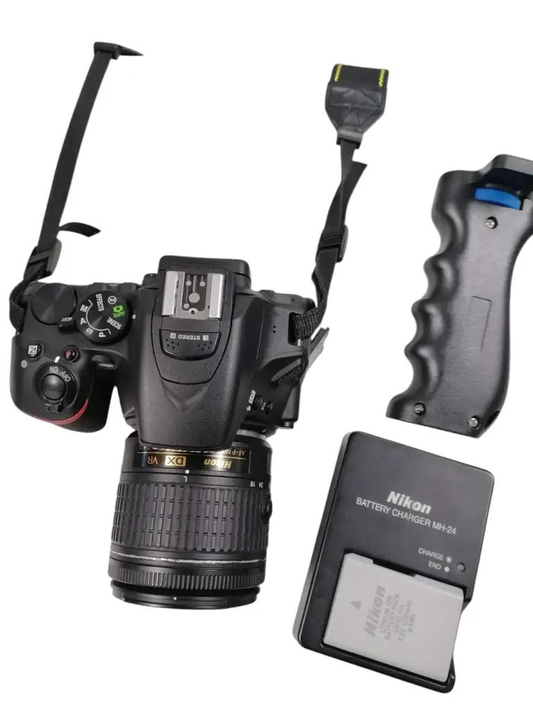 Nikon D5600 Dslr Camera - View 2